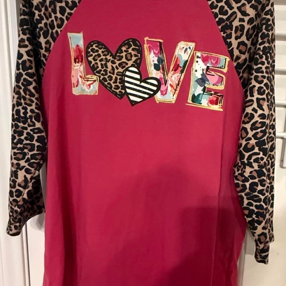 Southern Stitch size large Love graphic shirt